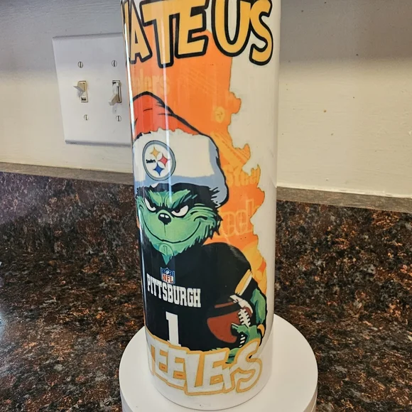 NEW! Pittsburgh Steelers Grinch Tumbler - Picture 4 of 4
